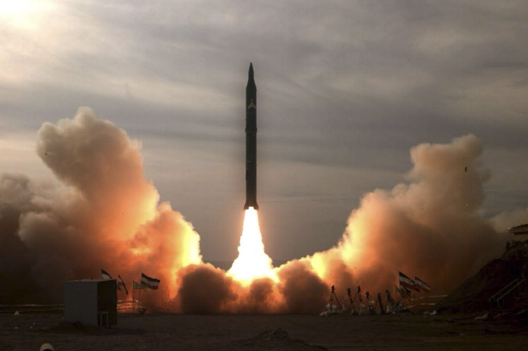 Имеет ли иран ядерное оружие. Иран ядерное оружие. Баллистические ракеты Ирана. Баллистическая ракета Сармат. Ядерный.