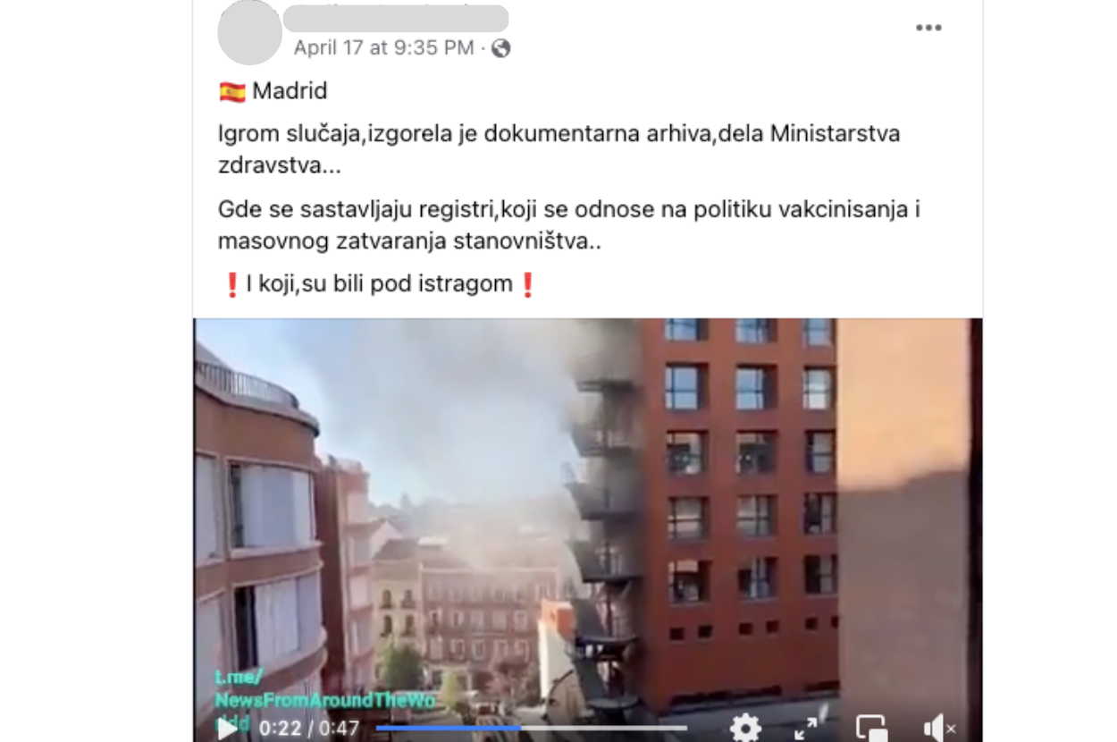 Slika ekrana dezinformacije na Facebook-u. U objavi se tvrdi da je tokom požara u Madridu izgorela dokumentarna arhiva Ministarstva zdravlja, među kojima su i registri vakcinisanih.