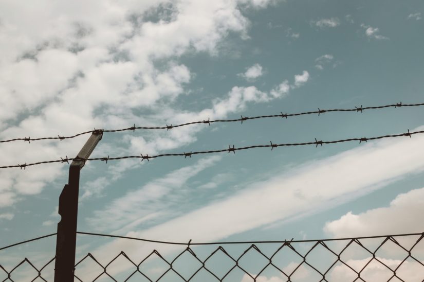 Fotografija žičane ograde, Canva
