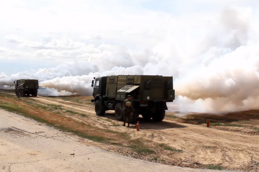 Snimak vojne vežbe, taktičke upotrebe dimnih zavesa