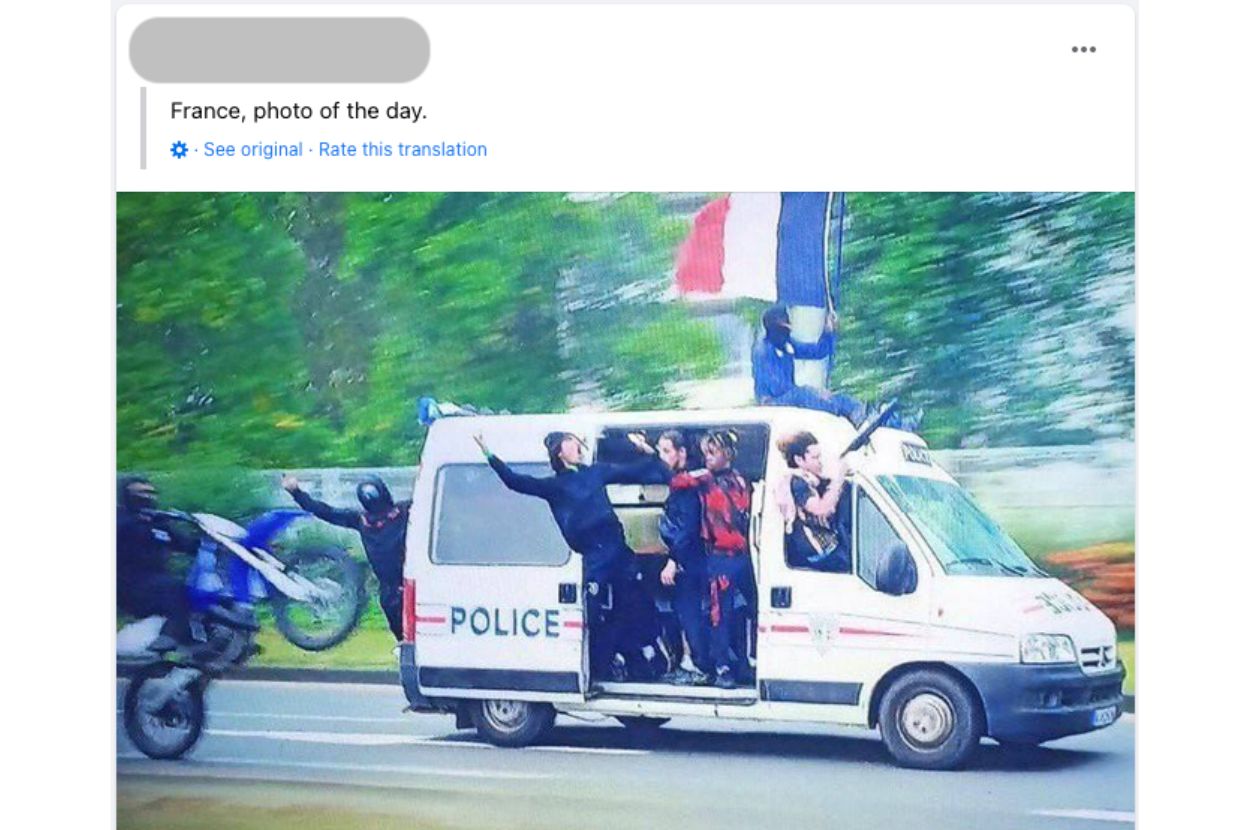 Screenshot iz prošlogodišnjeg Netfliks filma Atina, sa tvrdnjom da prikazuje dešavanja u Francuskoj