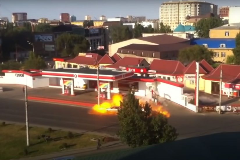 Screenshot iz snimka eksplozije na benzinskoj pumpi