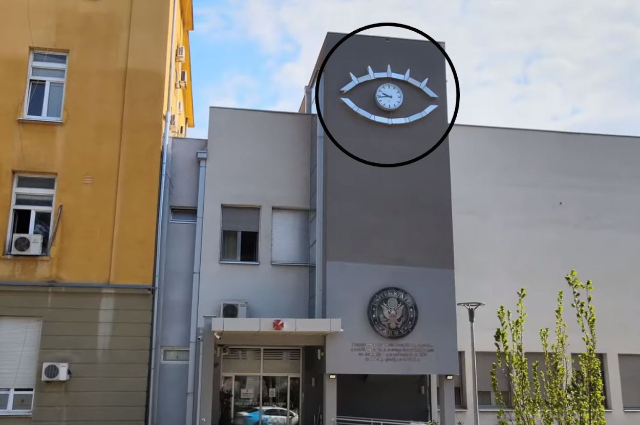 Klinika za kardiohirurgiju KC Niš, sat na fasadi i dekoracija u obliku oka