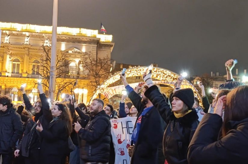 Studenti na protestu ispred Predsedništva-fonet