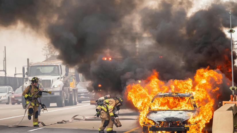 van-on-fire-milano-canva