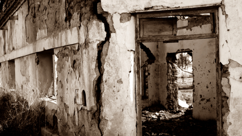 ruined-house-poland-canva