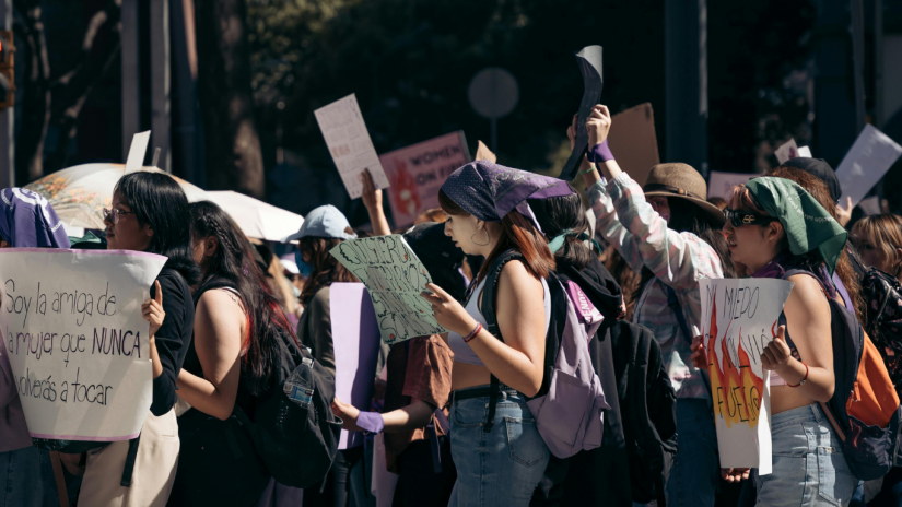 digital-wallet-italian-protests-canva
